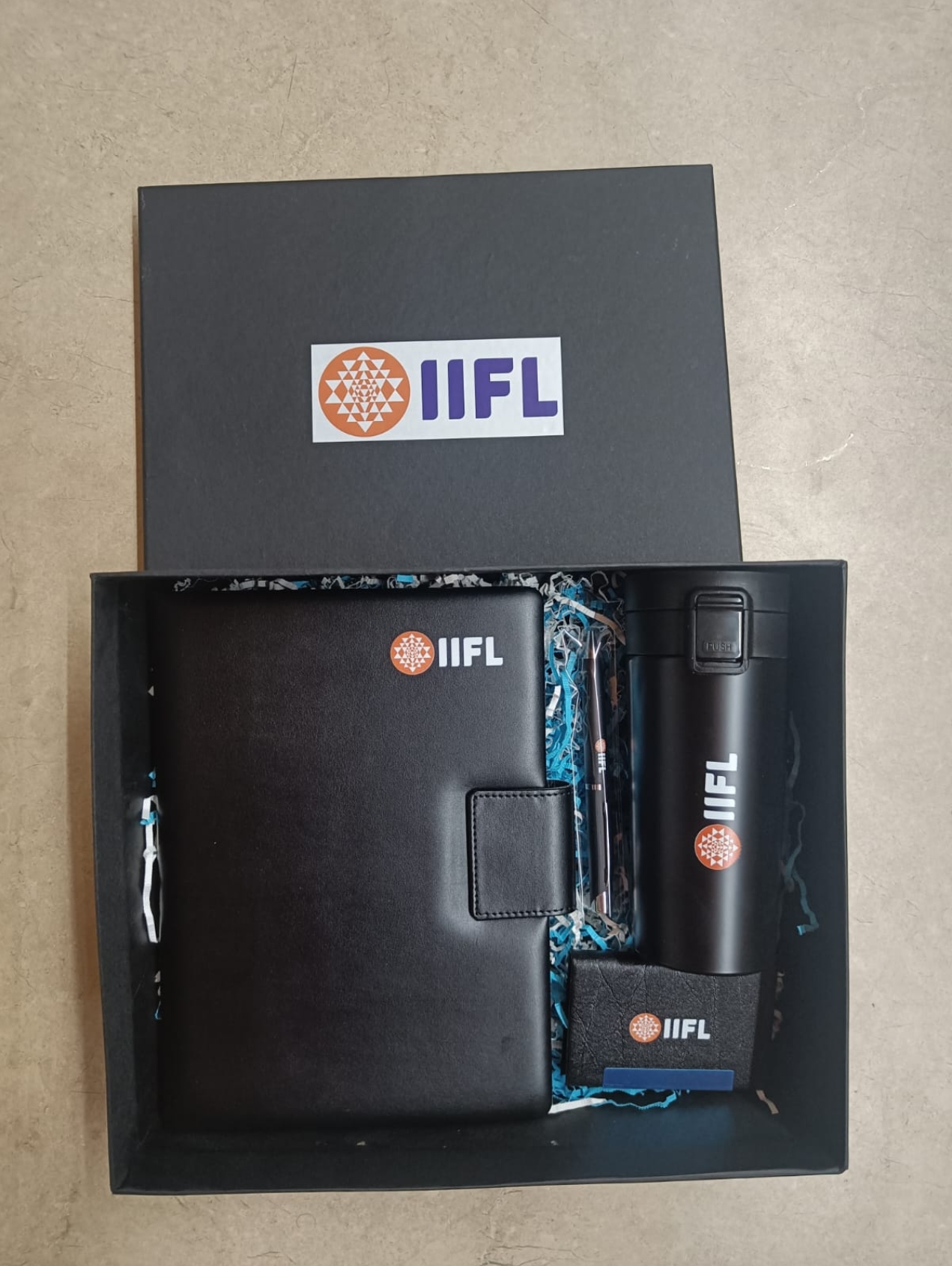 IIFL — Executive gift set
